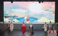 <b>中华世纪坛中秋诗会精彩上演</b>