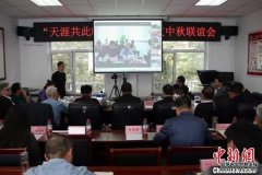 <b>以诗词为纽带增进交流认同 中华诗词学会海内外</b>