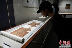 <b>展示巴蜀藏书蔚为大观 重庆150余套珍贵古籍亮相</b>