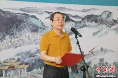 <b>广西高校师生创作中国画百米长卷《八桂壮美锦</b>