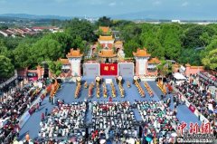 <b>海内外信众湖北当阳共祭关公 弘扬“信义”精神</b>